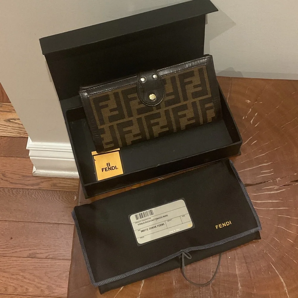 Fendi Zucca Wallet Italy - Picture 5 of 11